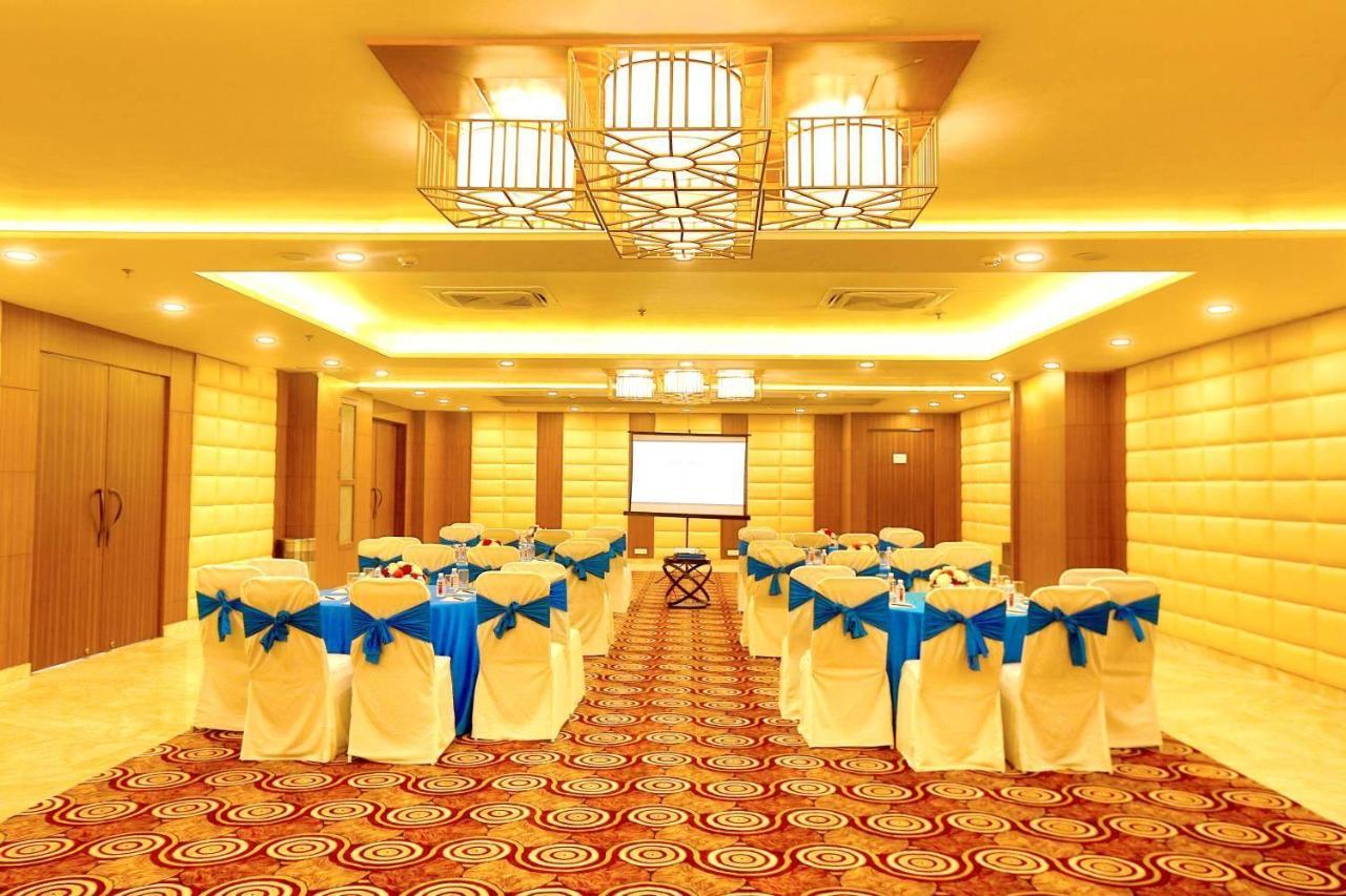 Hotel The Fern Residency Noida Exterior foto