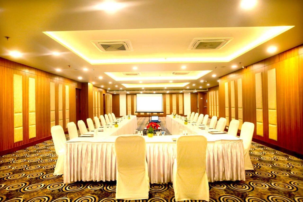 Hotel The Fern Residency Noida Exterior foto