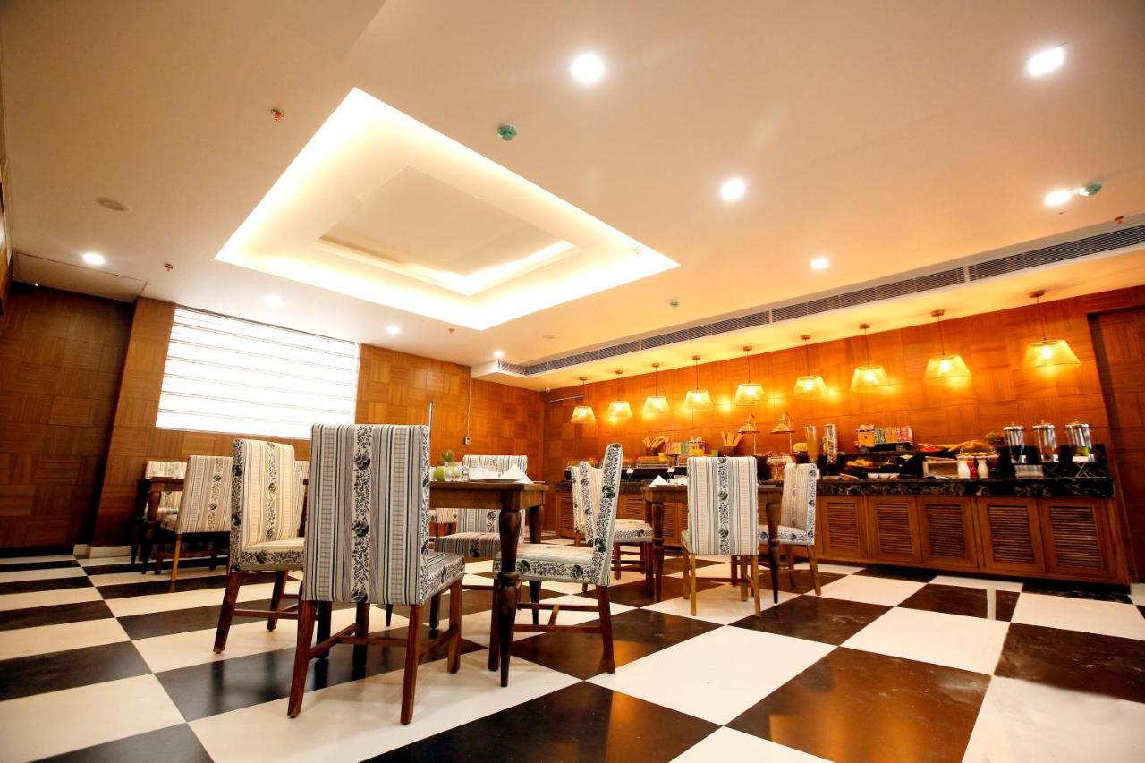 Hotel The Fern Residency Noida Exterior foto
